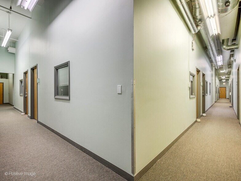 More Photos Of 3045-3047 N Lincoln Ave, Chicago Loft Creative Space For Lease