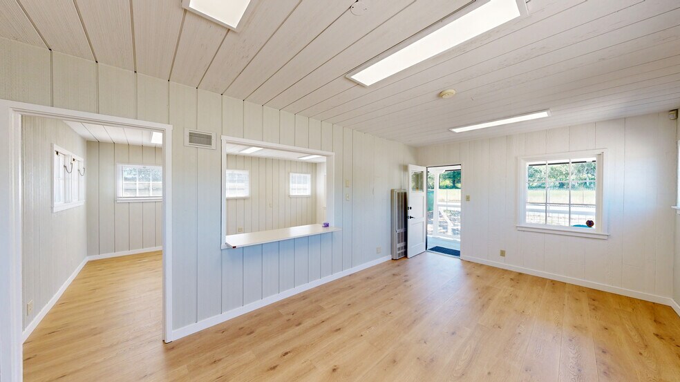 More Photos Of 1500 Grove St, Healdsburg Office For Lease