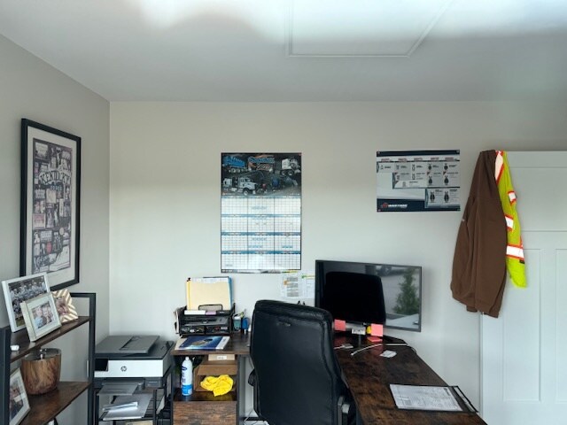More Photos Of 1020 D W Griffith Ln, La Grange Flex For Lease