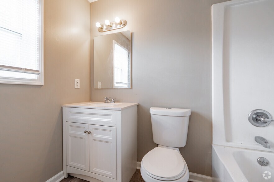 More Photos Of 1630-1634 Greentree Blvd, Clarksville Apartments For Sale