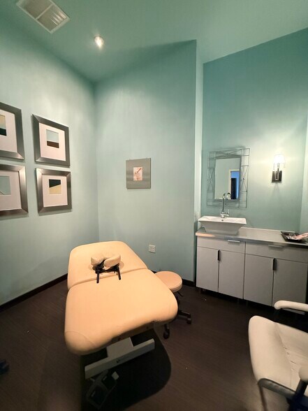 More Photos Of 2140 W Grande Blvd, Tyler Medical For Lease