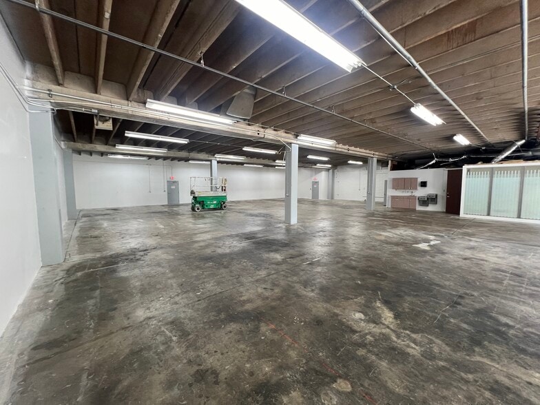More Photos Of 724 Montana Dr, Charlotte Warehouse For Lease