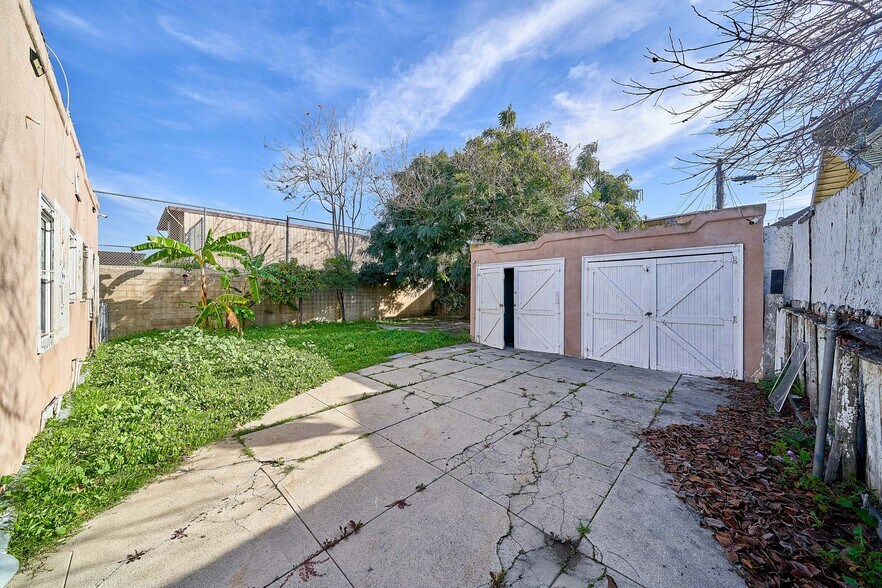 More Photos Of 3030 W 12th Pl, Los Angeles Land For Sale