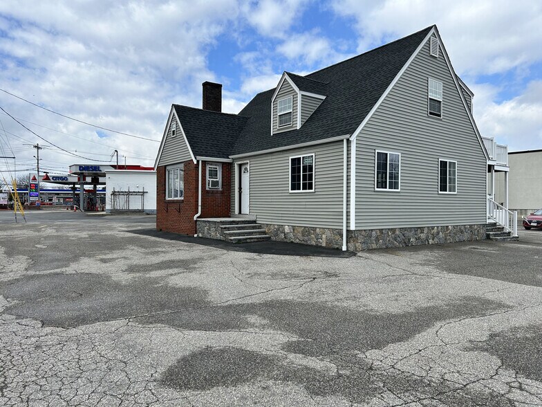 More Photos Of 250 Dean St, Norwood Flex For Lease