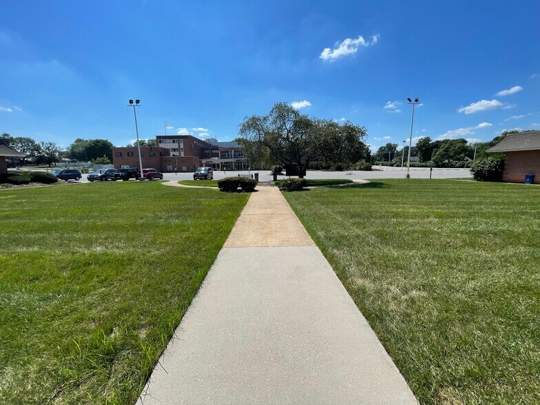 More Photos Of S Belmont & 3rd ave, York Specialty For Lease