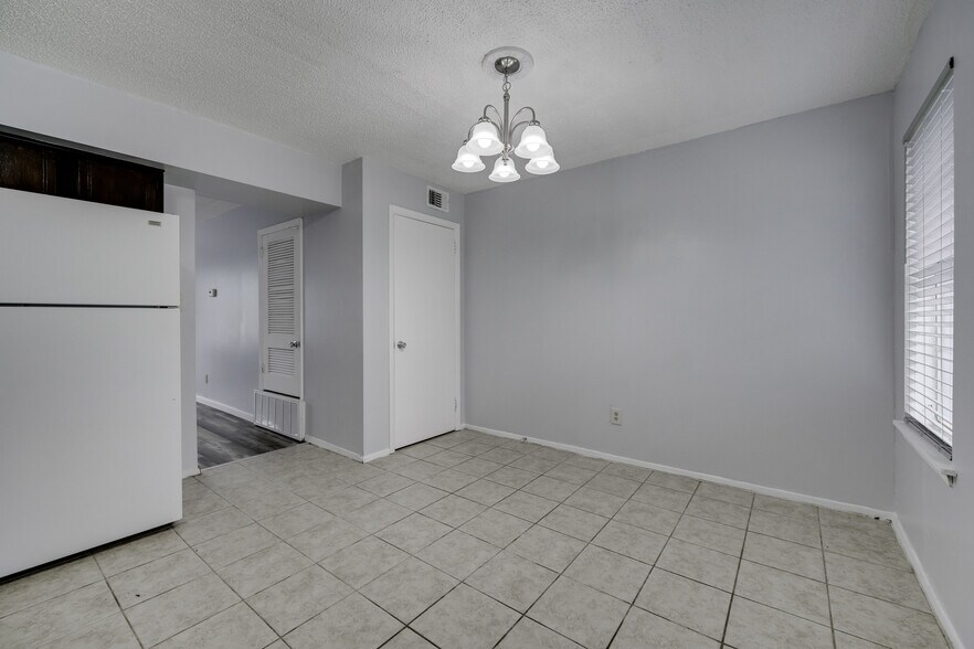 More Photos Of 1906 W Matthews Ave, Jonesboro Apartments For Sale