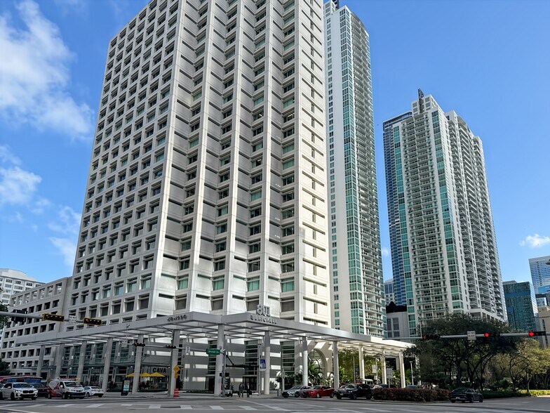 More Photos Of 801 Brickell Ave, Miami Coworking Space