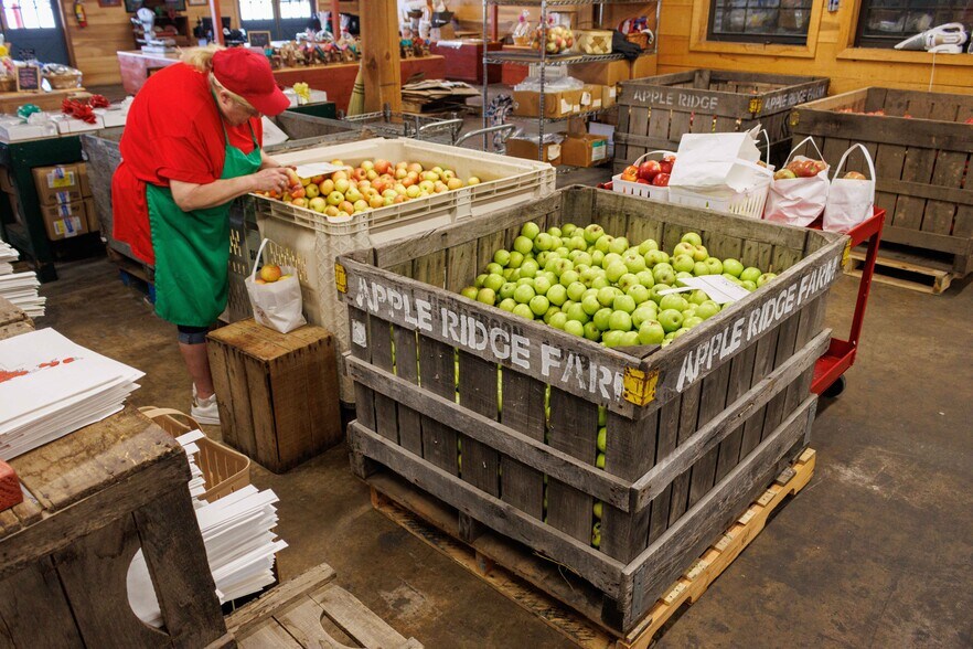 More Photos Of 63 Talona Spur Rd, Ellijay Freestanding For Sale