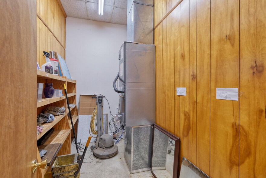 More Photos Of 110-112 Trinity St, Abbeville Storefront For Sale