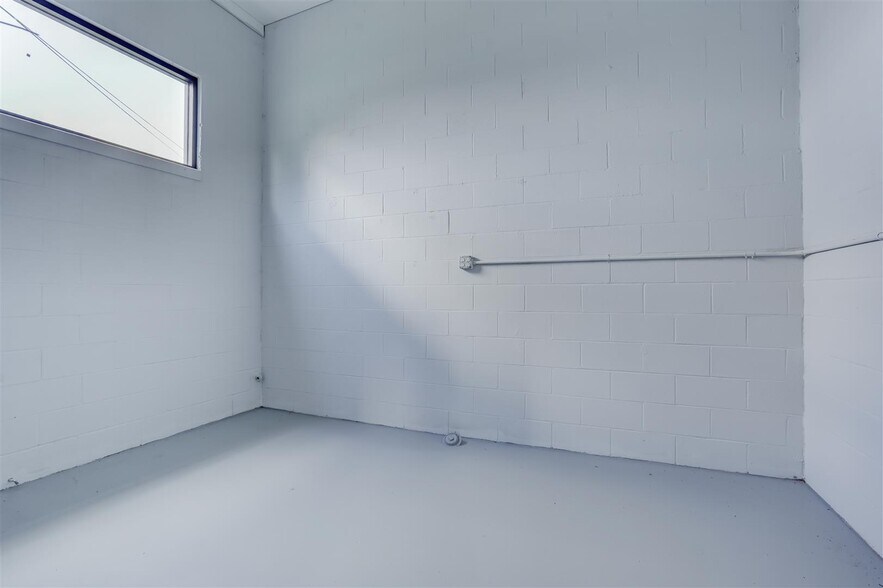 More Photos Of 623 N Richmond Rd, Wharton Auto Repair For Sale