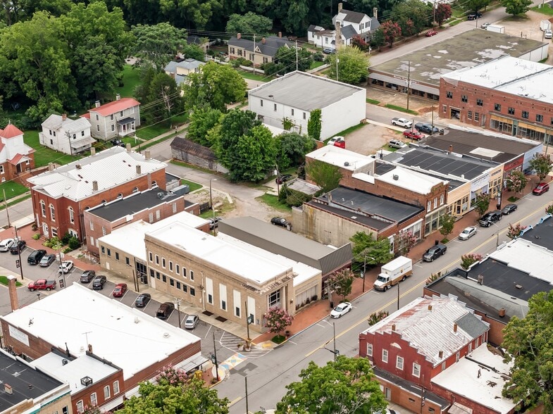 More Photos Of 132 S Main St, Warrenton Storefront For Sale