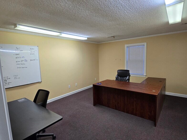 More Photos Of 163 W Pine St, Bridgeton Industrial For Lease