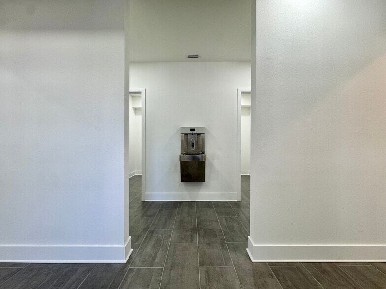 More Photos Of 557 W Plant St, Winter Garden Office For Sale