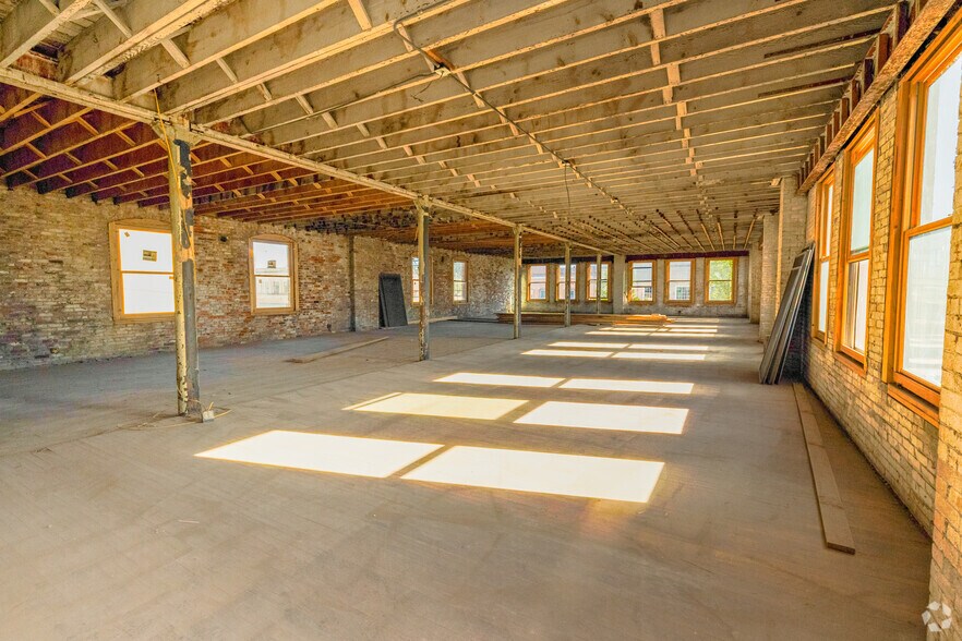 More Photos Of 222 S 3rd St, Ironton Specialty For Sale