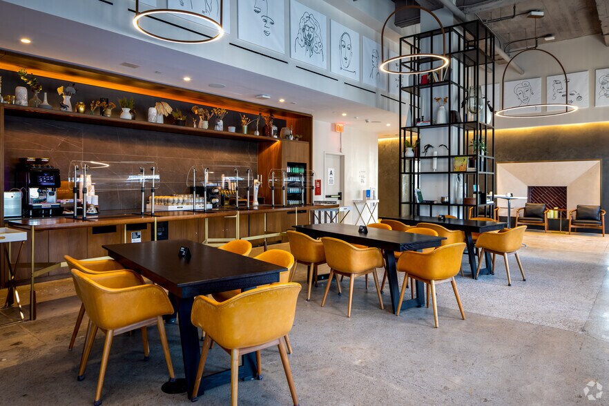 More Photos Of 75 Rockefeller Plaza, New York Office For Sale