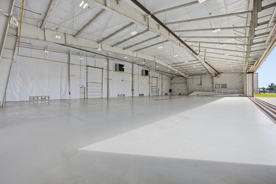 Primary Photo Of 1185 N Memorial Dr, Greenville Airplane Hangar For Lease