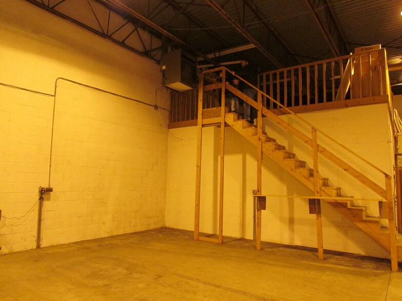 More Photos Of 14033-14055 Achyl Ave, Warren Warehouse For Sale