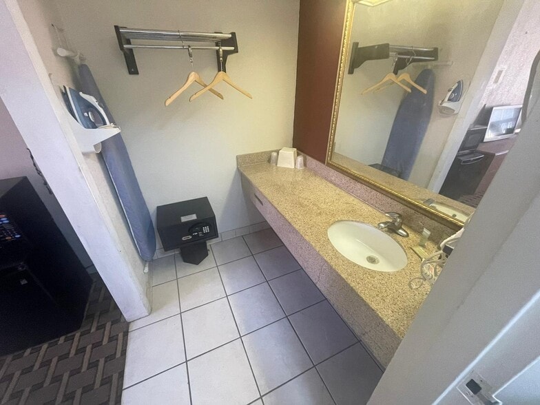 More Photos Of 1700 US-280, Phenix City Hotel For Sale