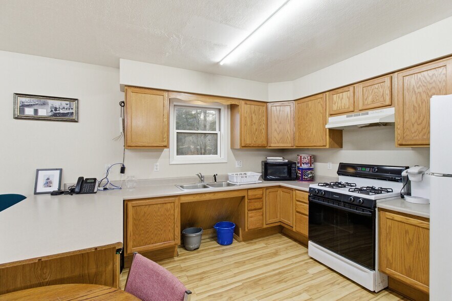 More Photos Of 89 Nolan Rd, Penfield General Retail For Sale