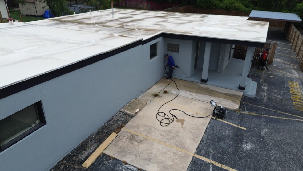 More Photos Of 2810 Hillcrest Dr, San Antonio Freestanding For Lease