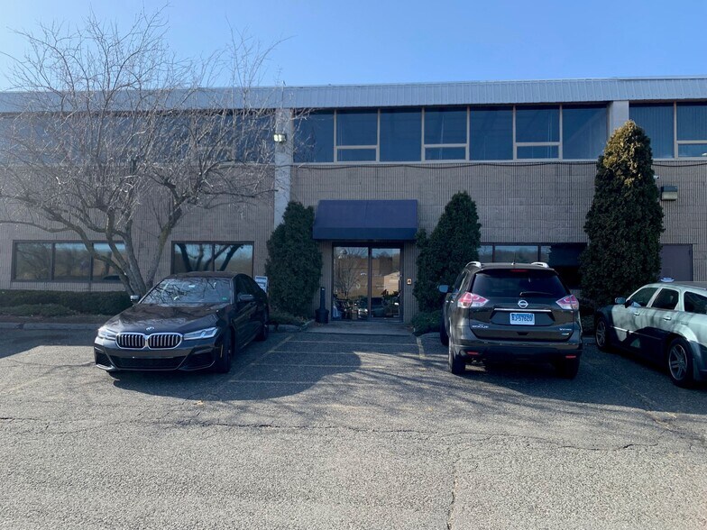 More Photos Of 11 Largo Dr S, Stamford Warehouse For Lease
