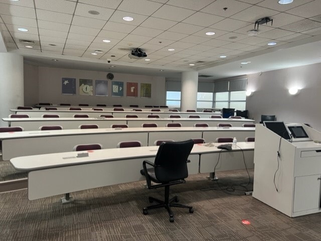 More Photos Of 401 N Broad St, Philadelphia Industrial For Lease