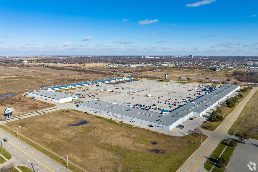 More Photos Of 310 Wylie Dr, Normal Unknown For Lease