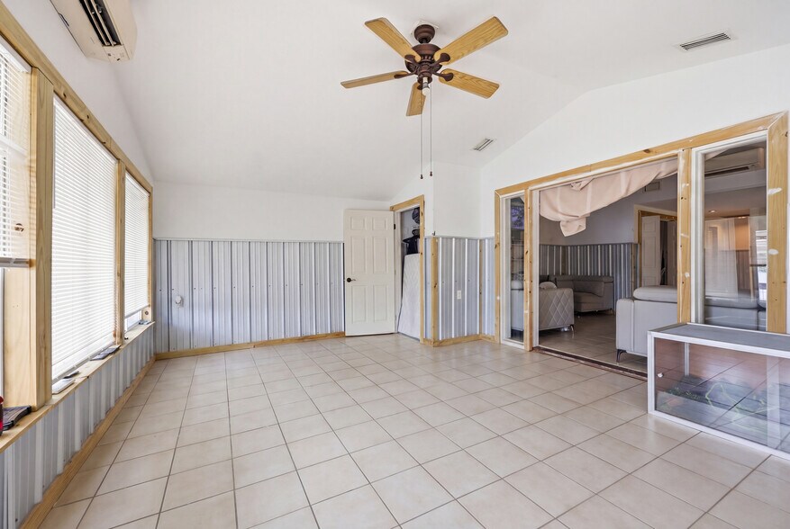 More Photos Of 505 3rd St, Cedar Key Restaurant For Sale