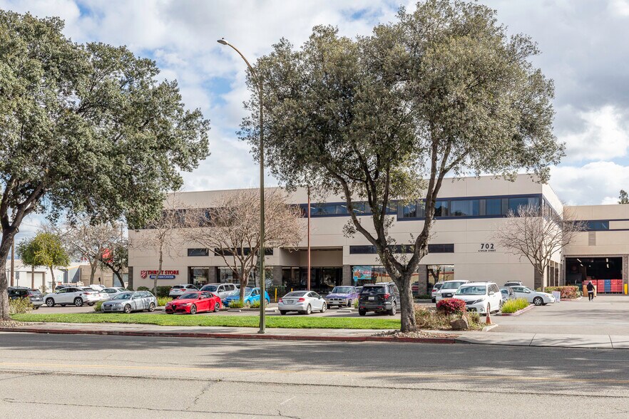 More Photos Of 745 W Taylor St, San Jose Light Manufacturing For Sale