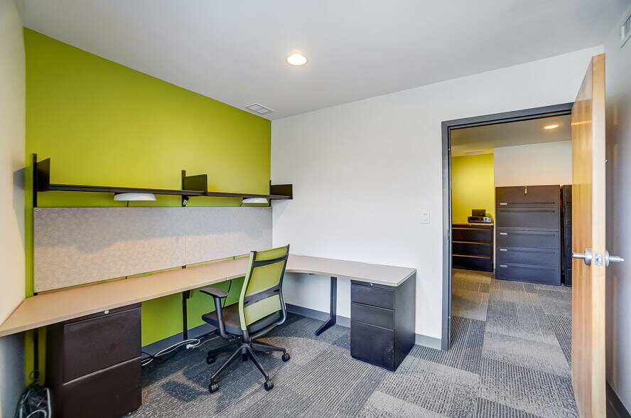 More Photos Of 3925-3927 Brotherton Rd, Cincinnati Office For Sale