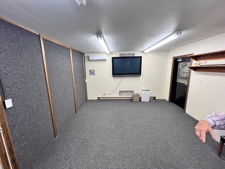 More Photos Of 1244 River View Dr, Cody Office For Lease