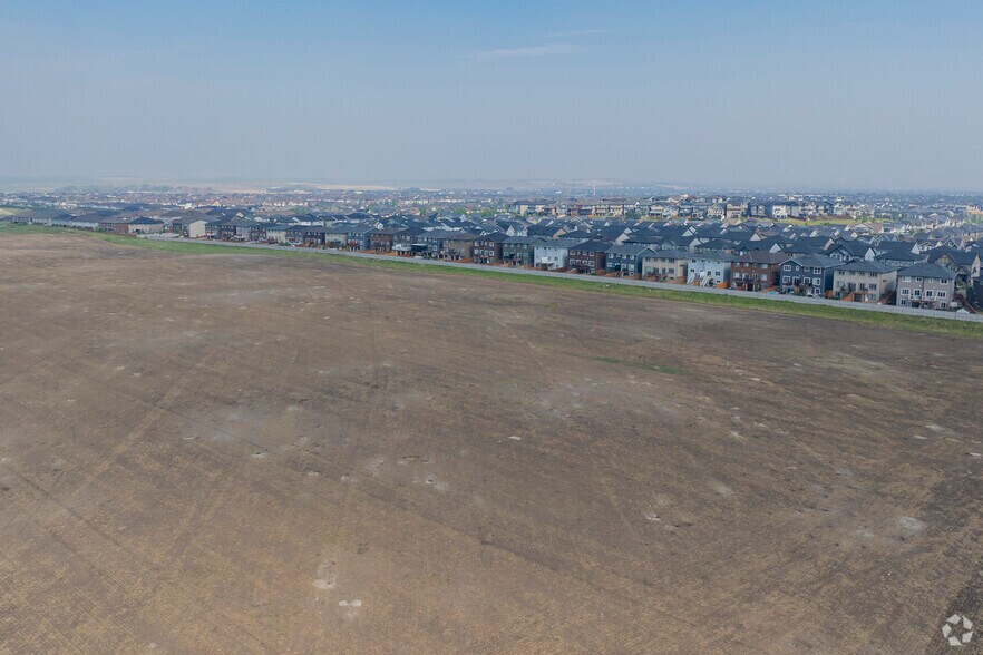 More Photos Of 4294 8 St SW, Airdrie Unknown For Lease