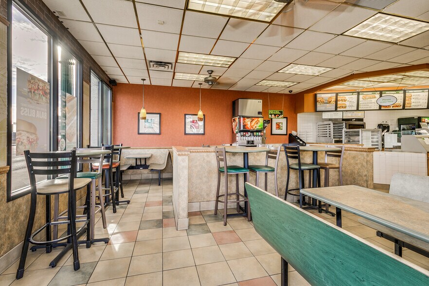 More Photos Of 449 7th St E, Saint Paul Storefront For Sale