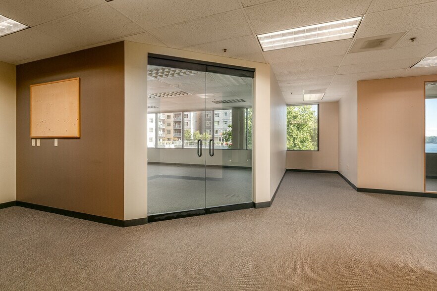 More Photos Of 5100 S Macadam Ave, Portland Unknown For Lease