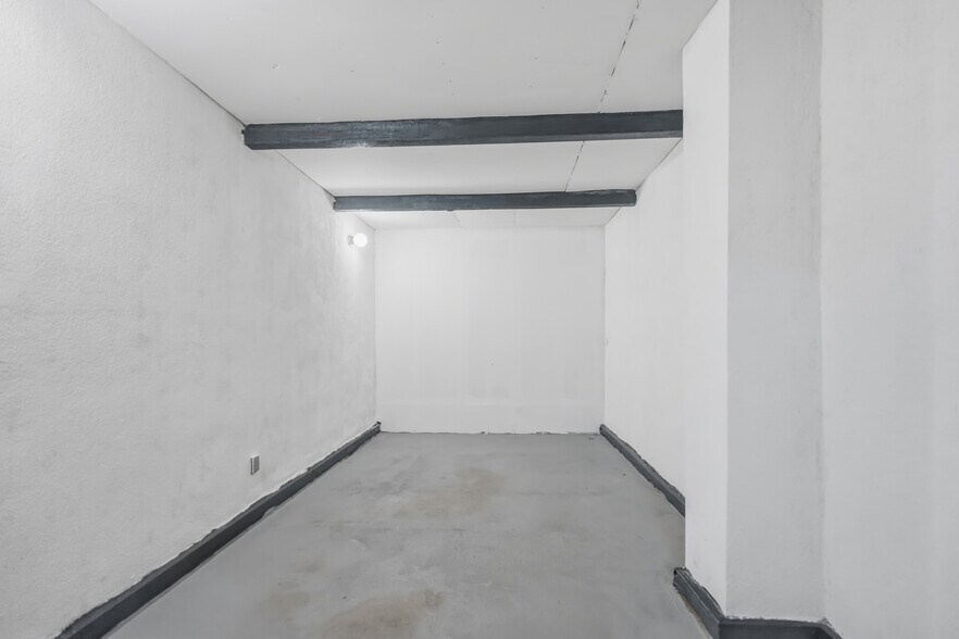 More Photos Of 5375 Industrial Dr, Huntington Beach Light Distribution For Sale