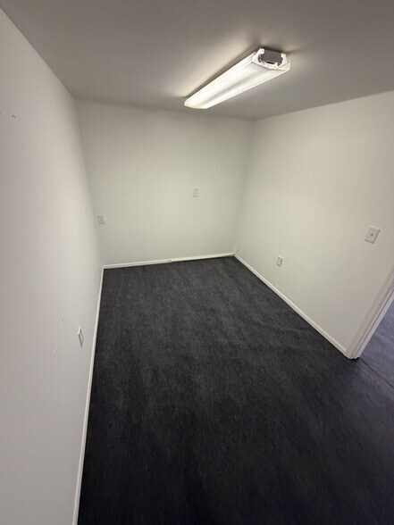 More Photos Of 11050 70th Ave, Seminole Warehouse For Lease