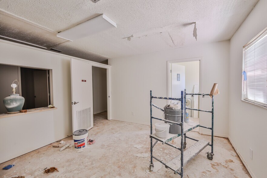 More Photos Of 601 S Us-41, Inverness Medical For Sale