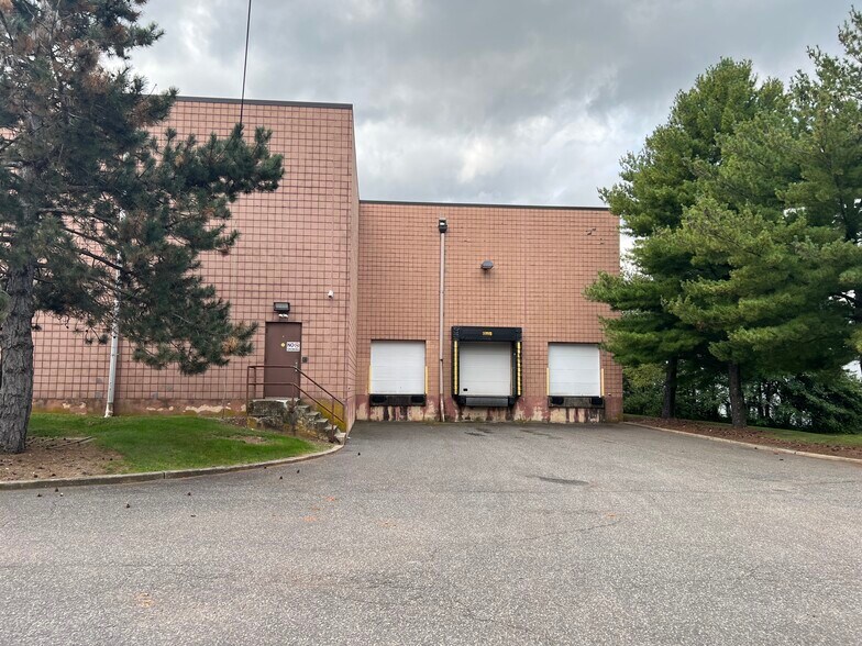 More Photos Of 120 Clyde Rd, Somerset Warehouse For Lease