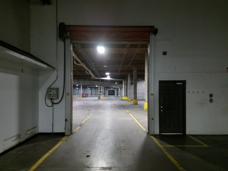 More Photos Of 1661 W Hill St, Louisville Manufacturing For Lease