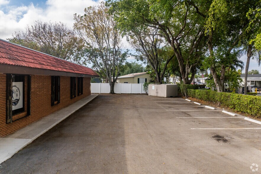 More Photos Of 4400 W Hillsboro Blvd, Coconut Creek Storefront For Sale