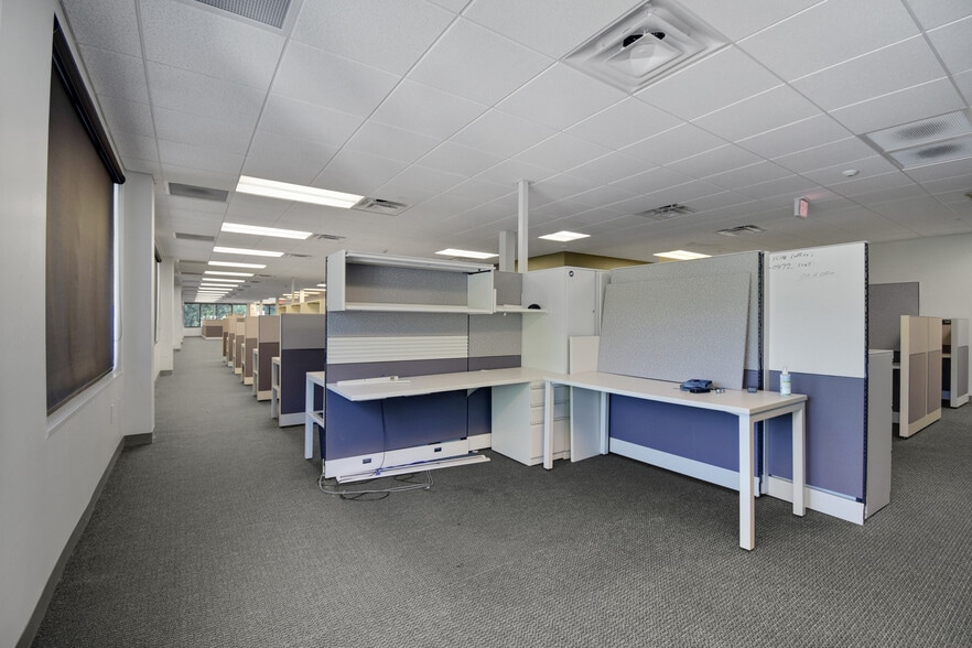 More Photos Of 9512 Sunbeam Center Dr, Jacksonville Office For Lease