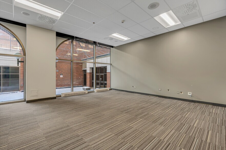 More Photos Of 1150 Rue De Claire-Fontaine, Québec Office For Lease