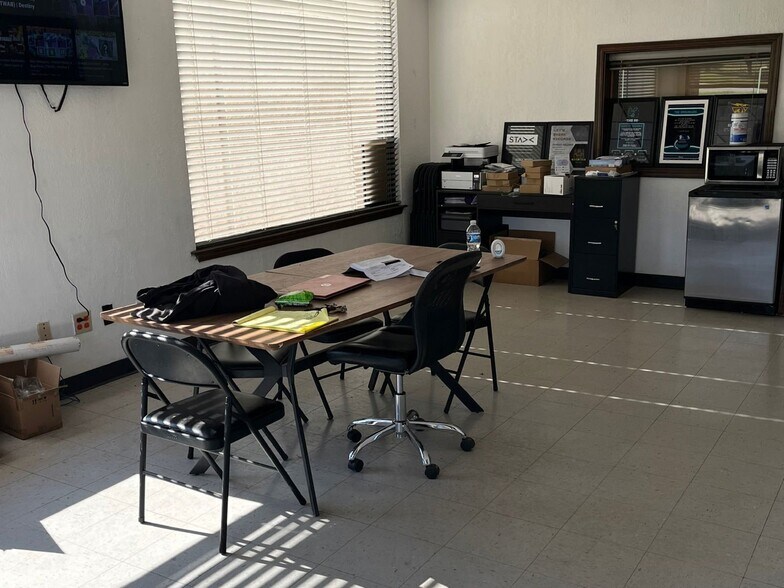 More Photos Of 2040 SE 67th St, Oklahoma City Warehouse For Sale