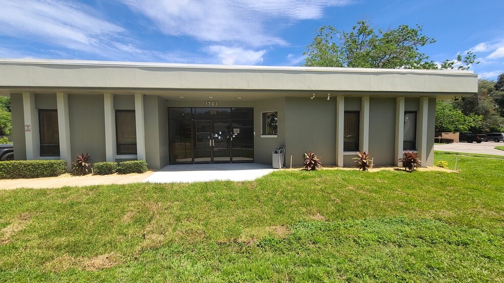 More Photos Of 1703 W Colonial Dr, Orlando Office For Lease