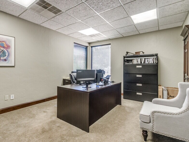 More Photos Of 2425 Wilcox Dr, Norman Office For Sale