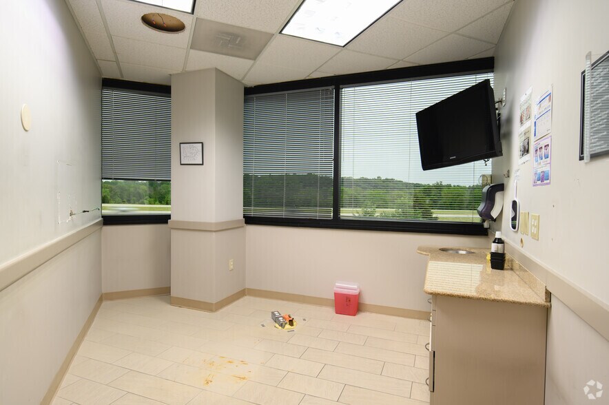 More Photos Of 400 Cresson Blvd, Phoenixville Unknown For Lease