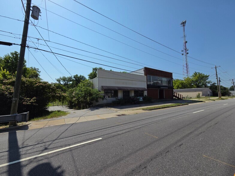 More Photos Of 525 Gillespie St, Fayetteville Flex For Sale