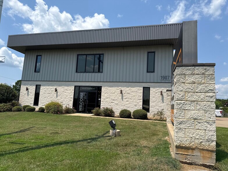 Primary Photo Of 1907 E US Highway 80, White Oak Office For Sale