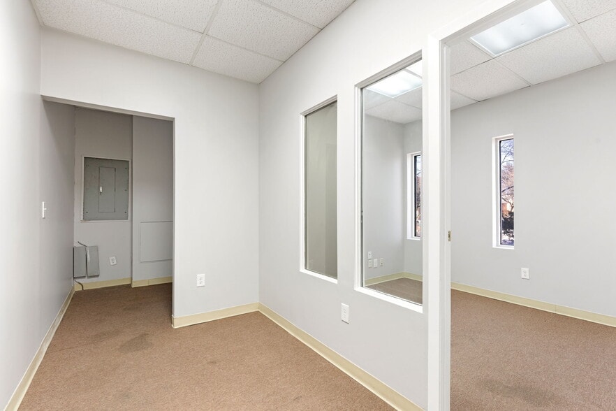 More Photos Of 1293 Clove Rd, Staten Island Office For Lease
