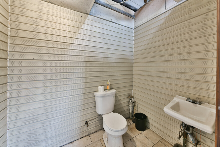More Photos Of 601 W Fisher St, Philadelphia Warehouse For Sale